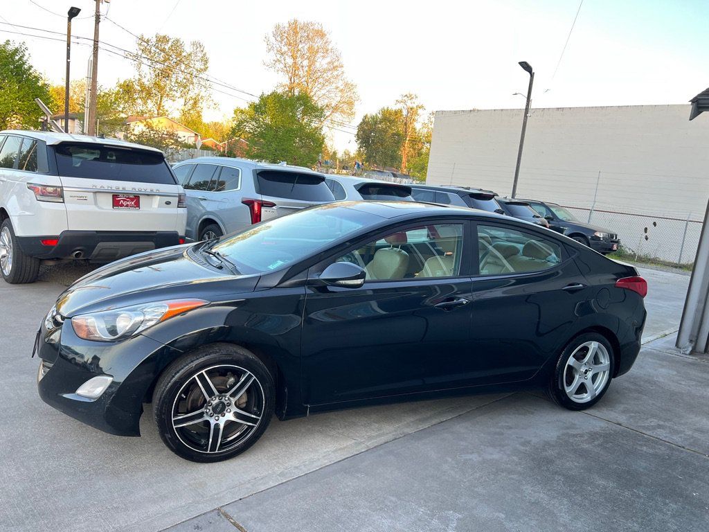 Used 2011 Hyundai Elantra Limited FWD image 4