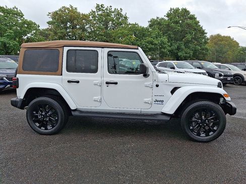 Used 2022 Jeep Wrangler Unlimited Sahara w/ Cold Weather Group image 7