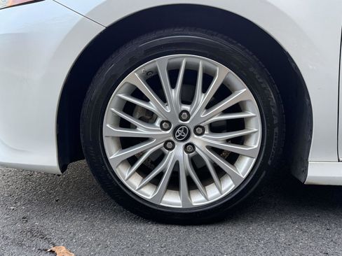 Used 2018 Toyota Camry XLE image 9