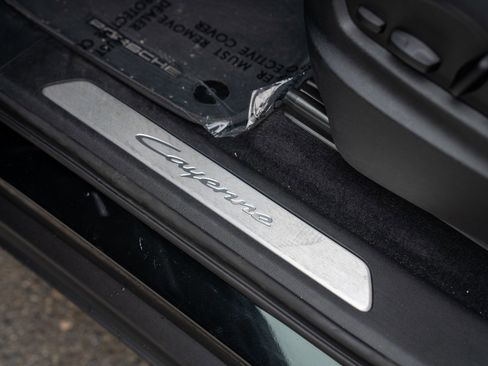 Used 2024 Porsche Cayenne E-Hybrid image 12