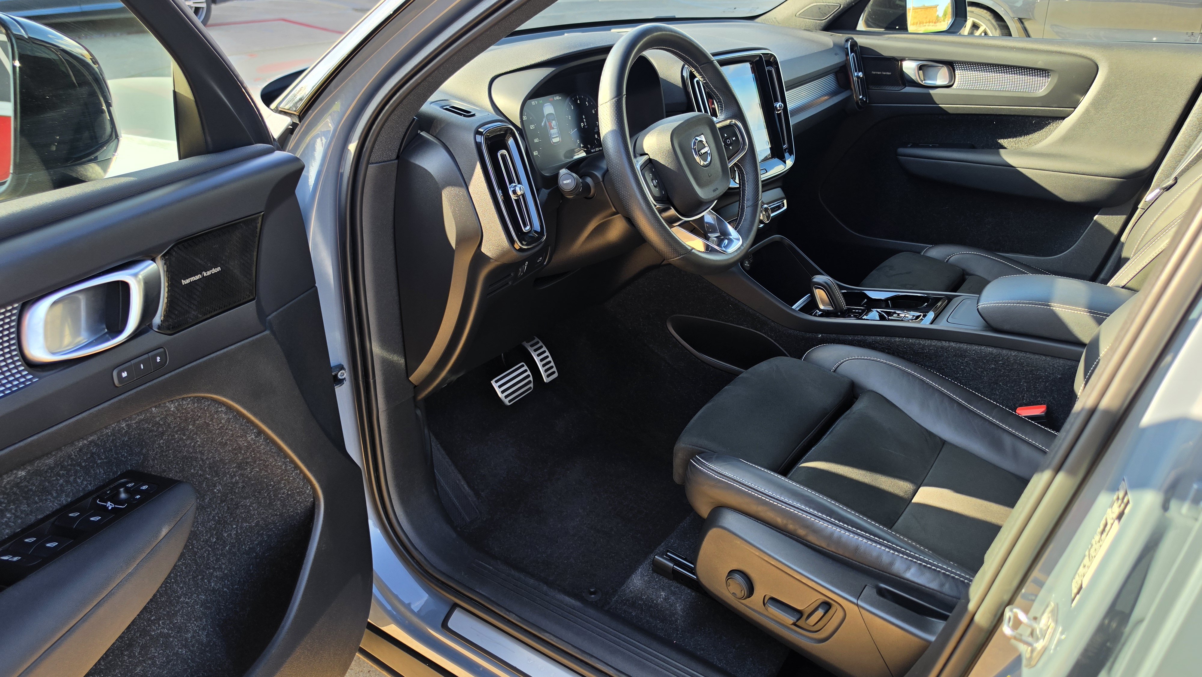Used 2021 Volvo XC40 T5 R-Design w/ Advanced Package AWD/4WD image 23