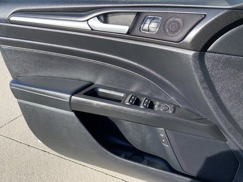 Used 2017 Ford Fusion Titanium image 13