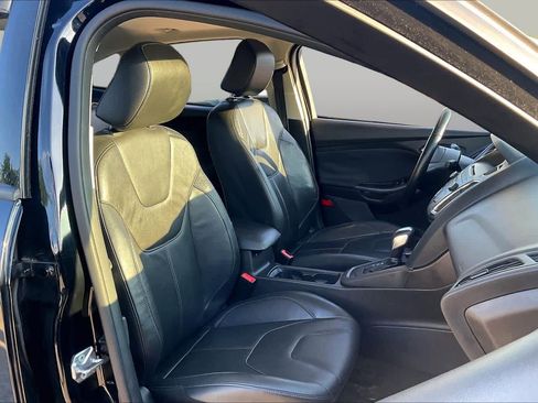 Used 2016 Ford Focus SE w/ Equipment Group 201A FWD image 8