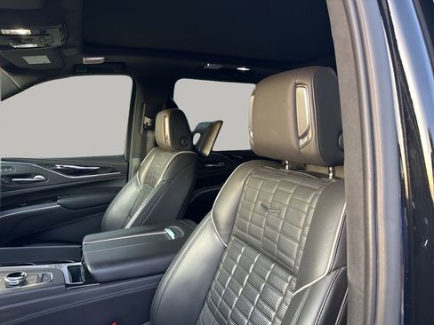 Used 2023 Cadillac Escalade ESV V w/ LPO, ONYX Package image 28