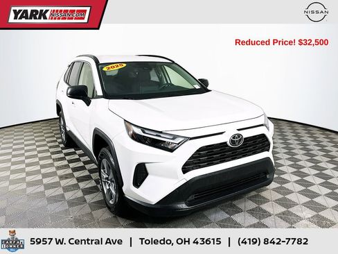 Used 2025 Toyota RAV4 LE AWD/4WD image 1