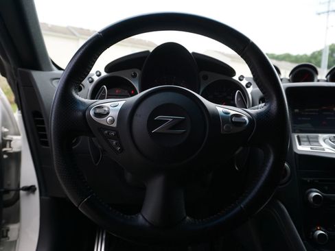 Used 2016 Nissan 370Z Coupe RWD image 27