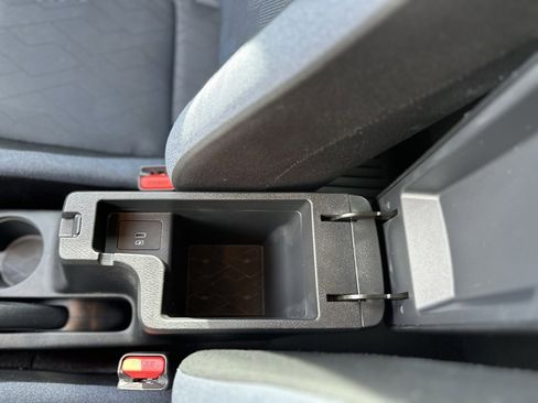 Used 2024 Nissan Versa SV w/ Trunk Package image 24