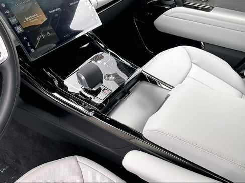 New 2026 Land Rover Range Rover Sport SE AWD/4WD image 11