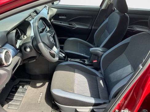 Used 2025 Nissan Versa SV w/ Trunk Package FWD image 9