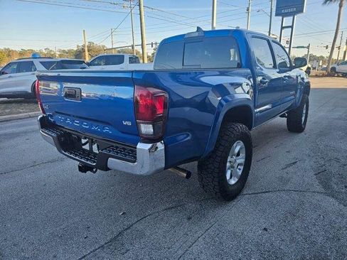 Used 2018 Toyota Tacoma SR5 AWD/4WD image 6