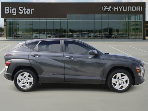 Used 2024 Hyundai Kona SE FWD image 5