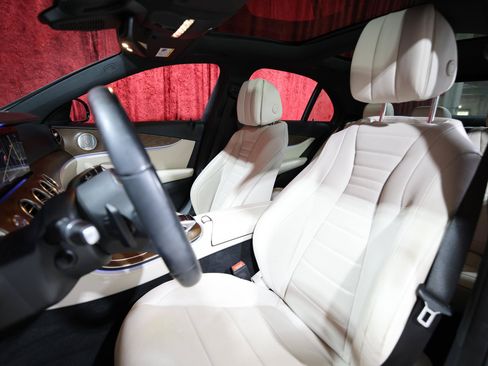Used 2020 Mercedes-Benz E 350 Sedan image 13