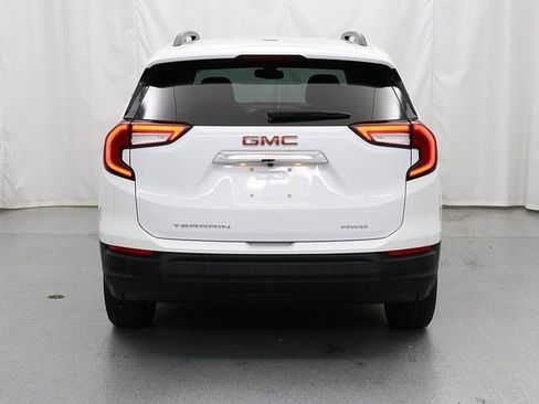 Used 2023 GMC Terrain SLE w/ Driver Convenience Package image 6