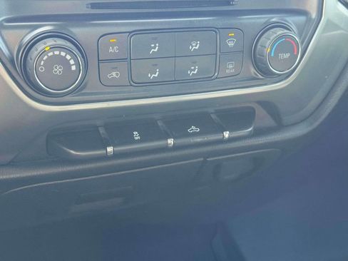 Used 2018 Chevrolet Silverado 1500 LT w/ LT Convenience Package AWD/4WD image 21