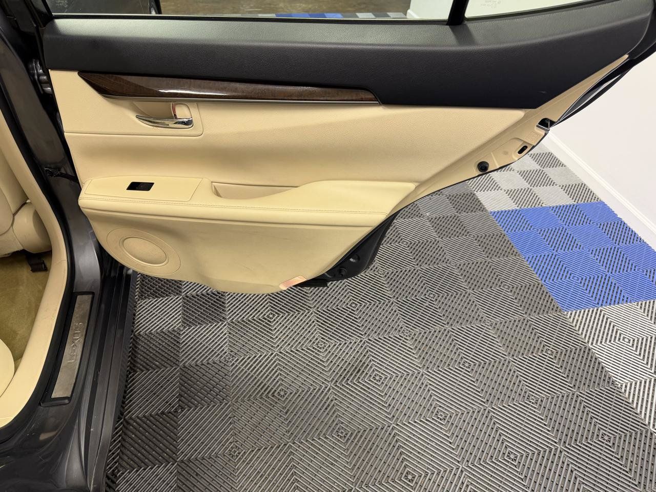 Used 2014 Lexus ES 350 w/ Luxury Package FWD image 17
