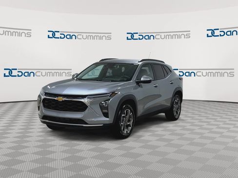 New 2026 Chevrolet Trax LT w/ LT Convenience Package FWD image 5