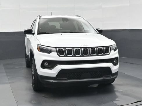Used 2024 Jeep Compass Latitude w/ Altitude Special Edition AWD/4WD image 12