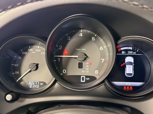 Certified 2023 Porsche Macan AWD/4WD image 24