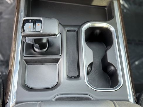 Used 2025 GMC Sierra 1500 Elevation image 17