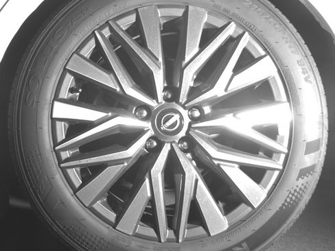 Used 2025 Nissan Altima 2.5 SV FWD image 14