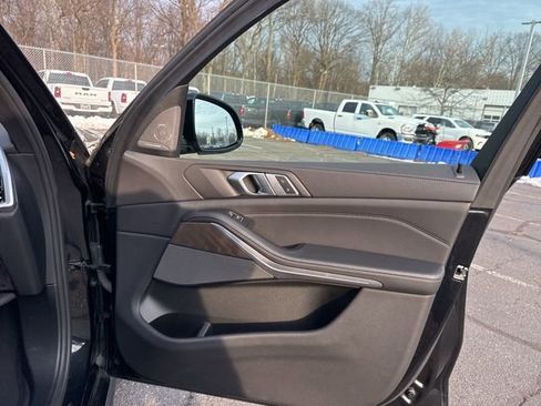 Used 2021 BMW X5 xDrive40i w/ M Sport Package image 33