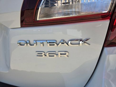 Used 2019 Subaru Outback 3.6R Limited AWD/4WD image 38