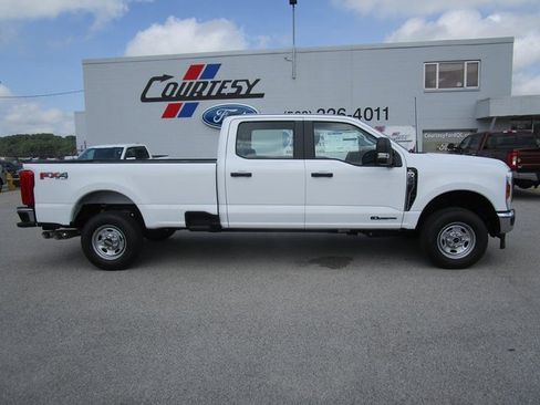 New 2025 Ford F250 XL w/ FX4 Off-Road Package image 8