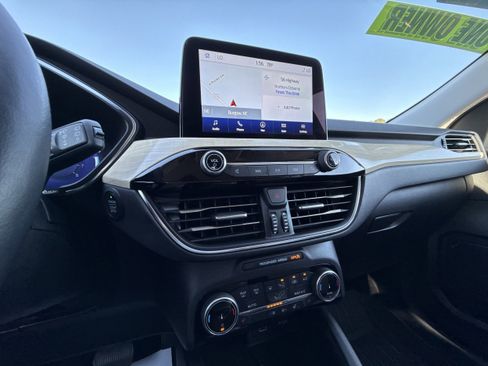 Certified 2022 Ford Escape Titanium w/ Titanium Elite Package image 17