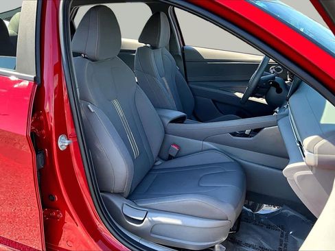 Used 2023 Hyundai Elantra SEL w/ Convenience Package FWD image 9