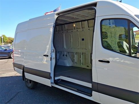 Used 2025 Mercedes-Benz Sprinter 2500 image 10