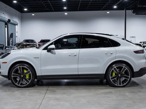 Used 2023 Porsche Cayenne Platinum Edition AWD/4WD image 3