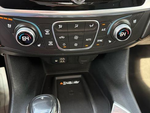 Used 2020 Chevrolet Traverse Premier w/ LPO, Floor Liner Package AWD/4WD image 22