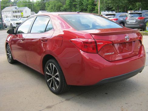 Used 2018 Toyota Corolla SE w/ SE Premium Package FWD image 7