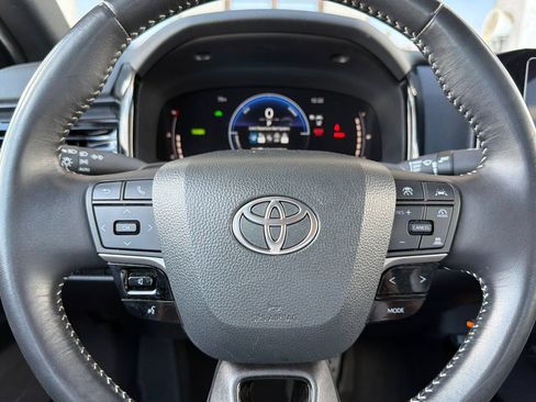 Used 2025 Toyota Camry SE FWD image 28