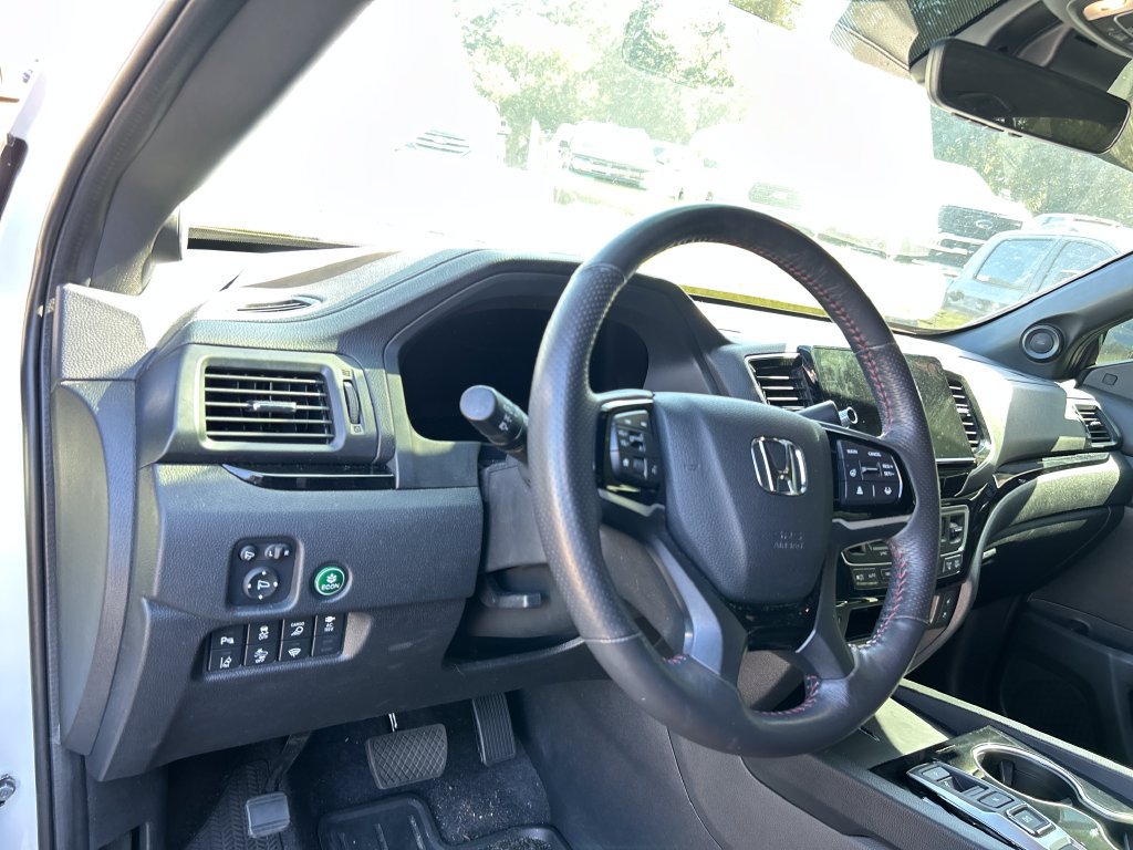 Used 2025 Honda Ridgeline Black Edition image 9