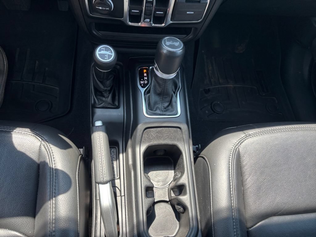 Used 2022 Jeep Wrangler Unlimited Sahara AWD/4WD image 23