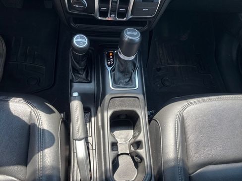 Used 2022 Jeep Wrangler Unlimited Sahara AWD/4WD image 23