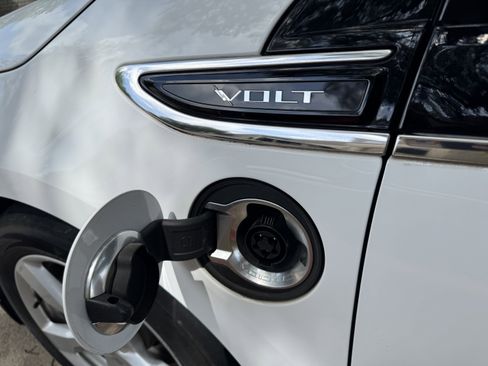 Used 2012 Chevrolet Volt FWD image 16