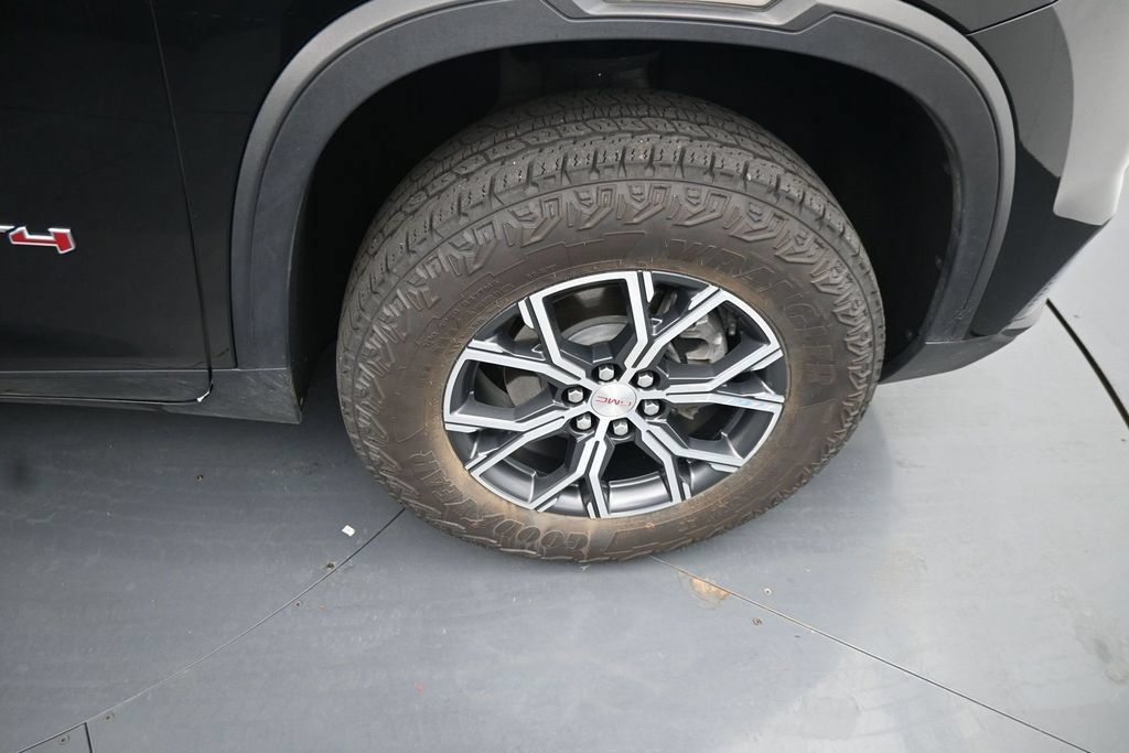 Used 2024 GMC Acadia AT4 w/ Luxury Package AWD/4WD image 11