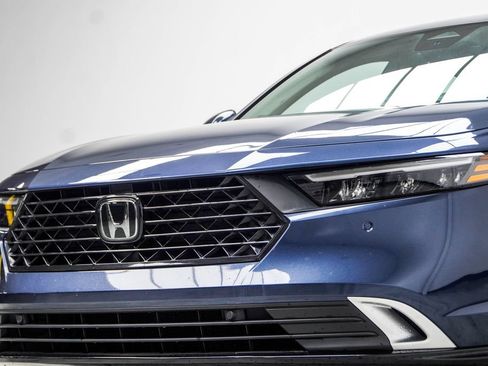 Used 2023 Honda Accord Touring image 2