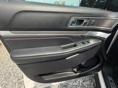 Used 2018 Ford Explorer Sport w/ Equipment Group 401A AWD/4WD image 17