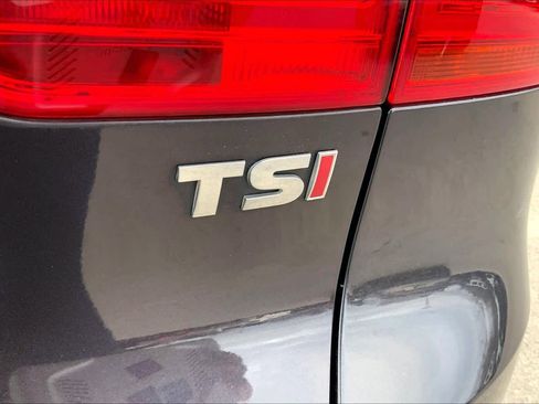 Used 2016 Volkswagen Tiguan S image 9