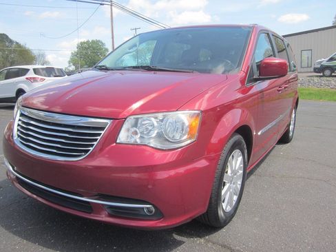 Used 2015 Chrysler Town & Country Touring image 36