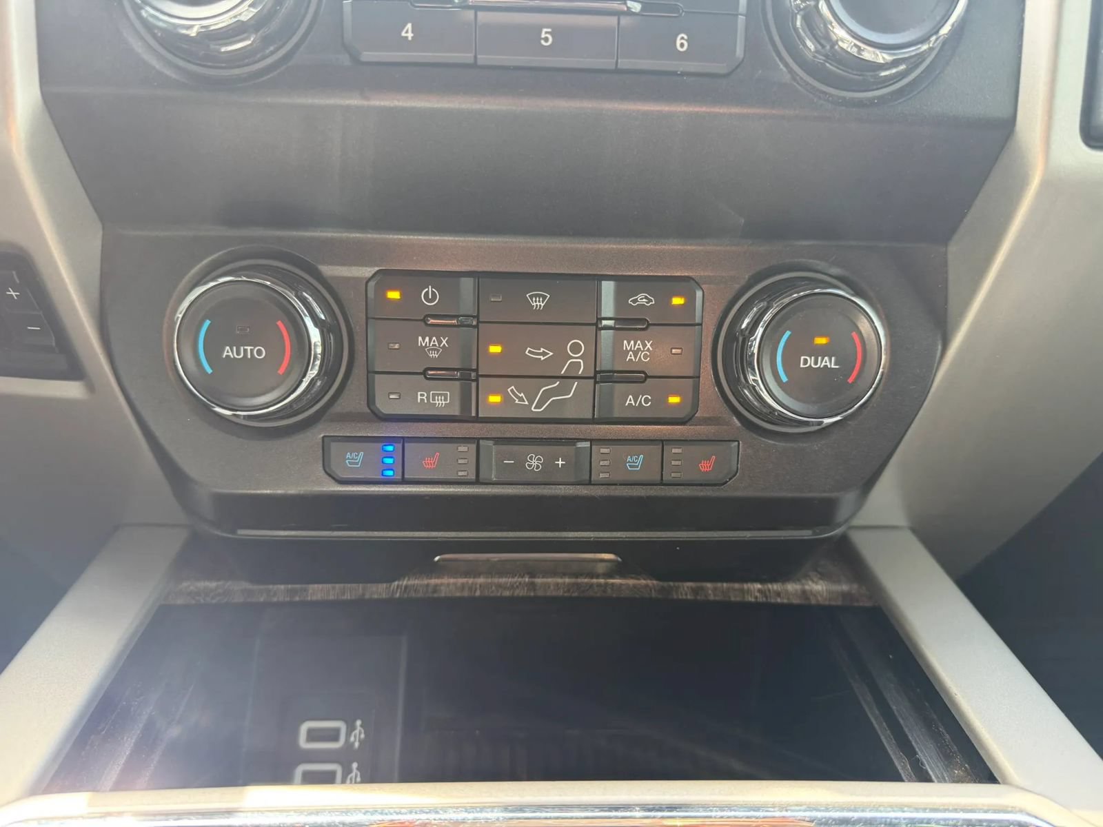 Used 2019 Ford F350 Lariat w/ Lariat Value Package AWD/4WD image 25