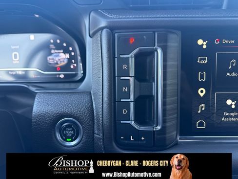Used 2022 GMC Yukon XL Denali w/ Advanced Technology Package AWD/4WD image 23