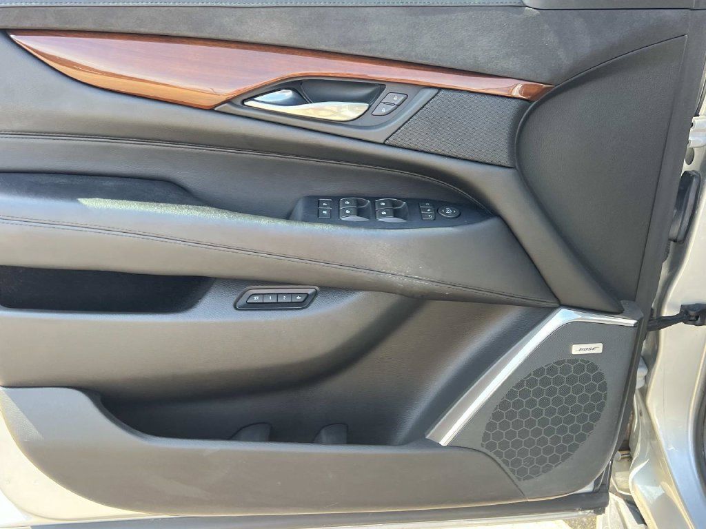 Used 2017 Cadillac Escalade Premium Luxury AWD/4WD image 14