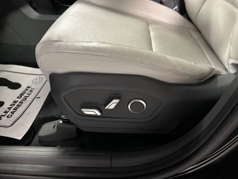 Used 2025 Hyundai Santa Fe Limited image 11