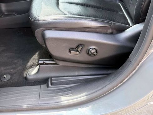 Used 2022 Chrysler Pacifica Touring-L w/ S Appearance Package AWD/4WD image 17