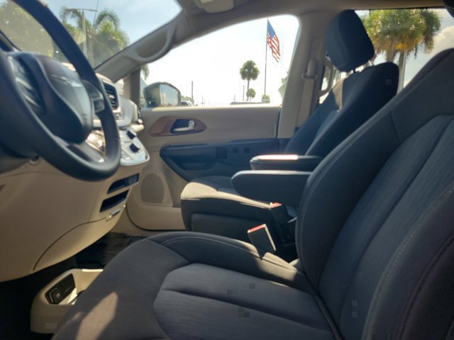 Used 2023 Chrysler Voyager LX FWD image 19