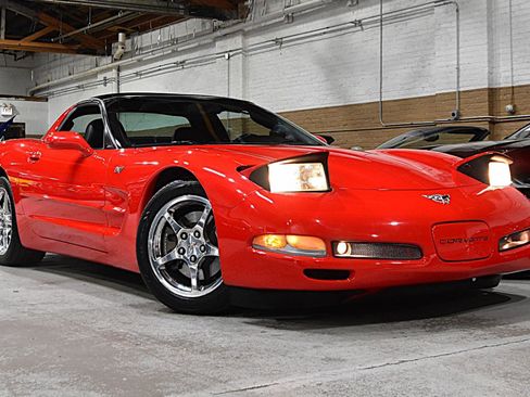 Used 2003 Chevrolet Corvette Coupe w/ Preferred Equipment Group RWD image 4